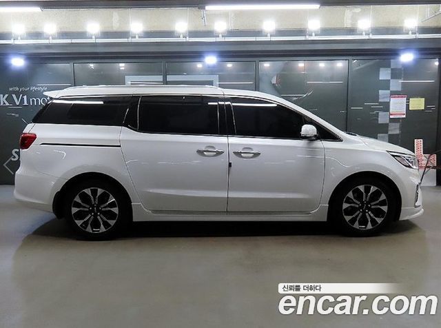 Kia Carnival 7-Seater Limousine VIP — пробег 224 928 км — фото 3 из 5
