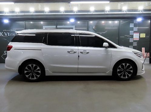 Kia Carnival 7-Seater Limousine VIP — пробег 224 928 км — фото 3 из 5