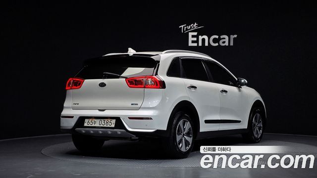 Kia Niro Prestige — пробег 162 620 км — фото 2 из 5
