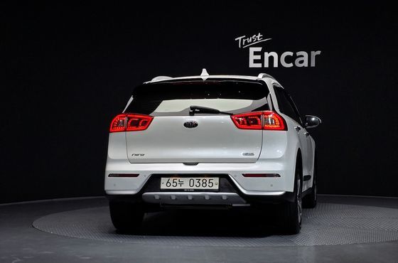 Kia Niro Prestige — пробег 162 620 км — фото 4 из 5