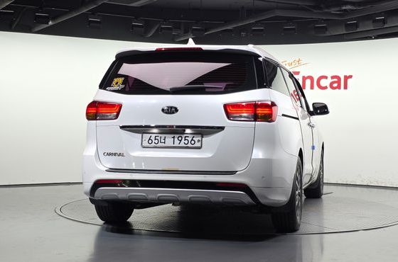 Kia Carnival 9-seater Luxury — пробег 152 473 км — фото 4 из 5