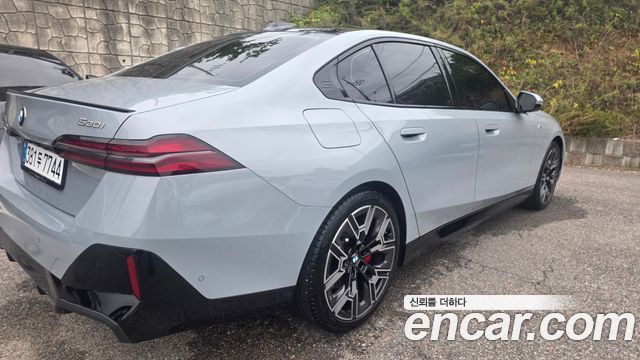 BMW 5-Series 530i xDrive M Sport Pro Special Edition — пробег 4 021 км — фото 2 из 5