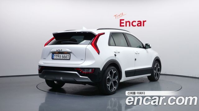 Kia Niro Prestige — пробег 76 846 км — фото 2 из 5