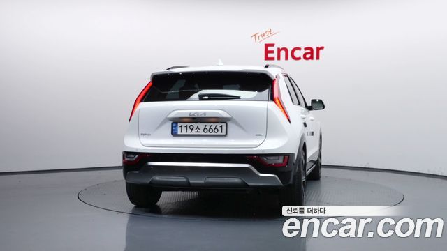 Kia Niro Prestige — пробег 76 846 км — фото 4 из 5