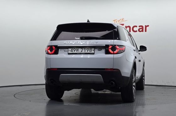 Land Rover Discovery Sport 2.0 TD4 HSE Luxury — пробег 124 897 км — фото 4 из 5