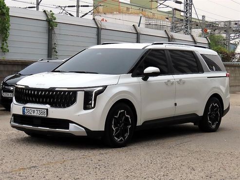 Kia Carnival Diesel 9-Seater Prestige — пробег 21 137 км — фото 2 из 5