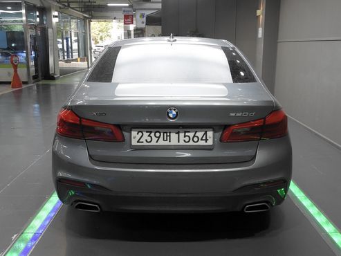 BMW 5-Series 520d xDrive M Sport Package — пробег 273 960 км — фото 4 из 5