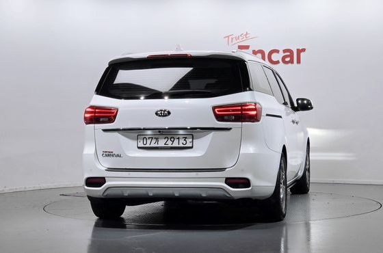 Kia Carnival 9-Seater Noblesse Special — пробег 185 992 км — фото 4 из 5