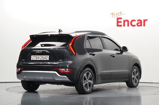 Kia Niro Prestige — пробег 92 557 км — фото 2 из 5
