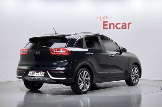 Kia Niro Prestige — пробег 127 627 км — фото 2 из 5
