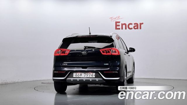 Kia Niro Prestige — пробег 127 627 км — фото 4 из 5