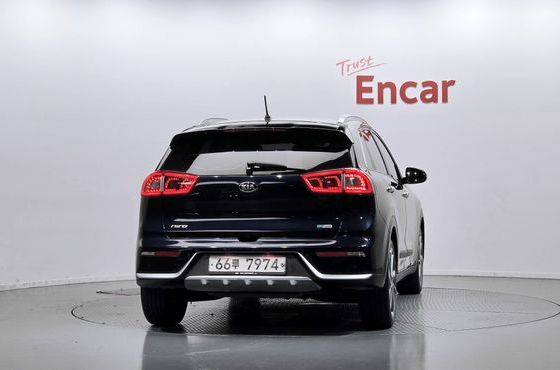 Kia Niro Prestige — пробег 127 627 км — фото 4 из 5