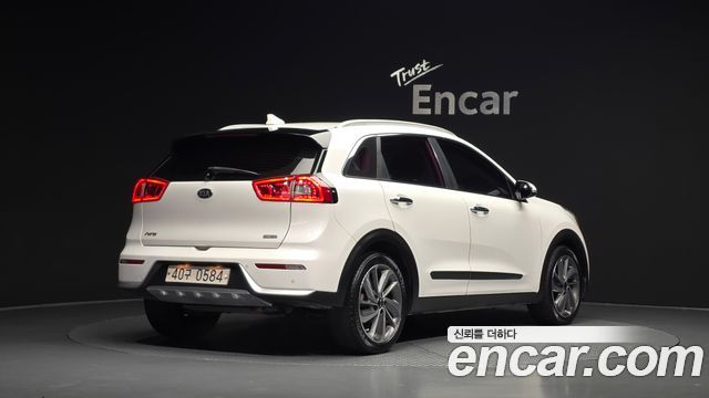 Kia Niro Noblesse — пробег 215 549 км — фото 2 из 5