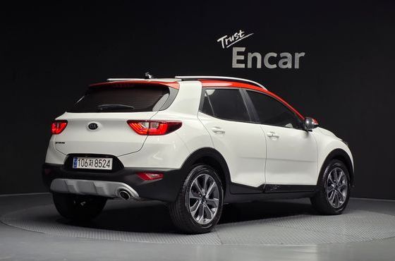 Kia Stonic 1.4 Prestige — пробег 70 064 км — фото 2 из 5