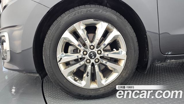 Kia Carnival 9-seater Prestige — пробег 275 170 км — фото 5 из 5