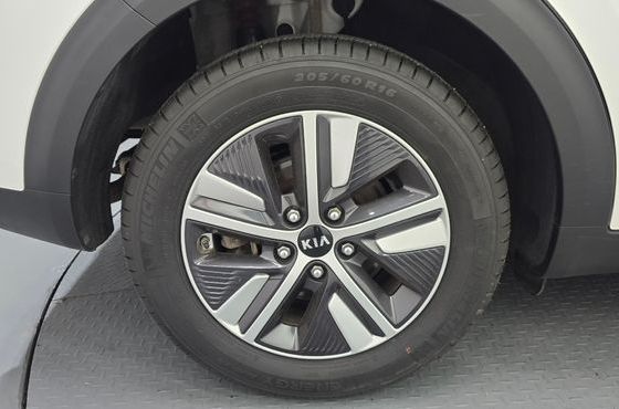 Kia Niro 1.6 HEV Prestige — пробег 37 448 км — фото 5 из 5