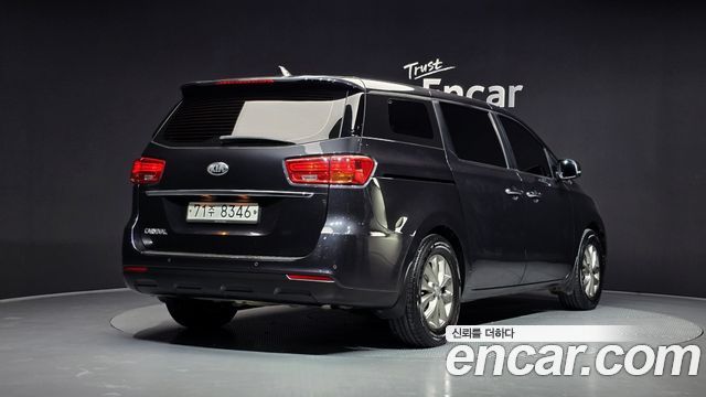 Kia Carnival 11-Seater Deluxe — пробег 120 205 км — фото 2 из 5