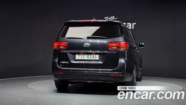 Kia Carnival 11-Seater Deluxe — пробег 120 205 км — фото 4 из 5