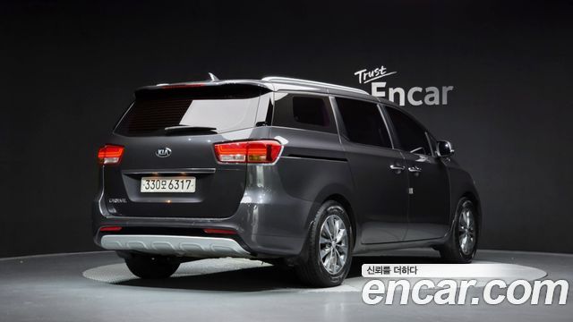 Kia Carnival 9-seater Luxury — пробег 127 174 км — фото 2 из 5