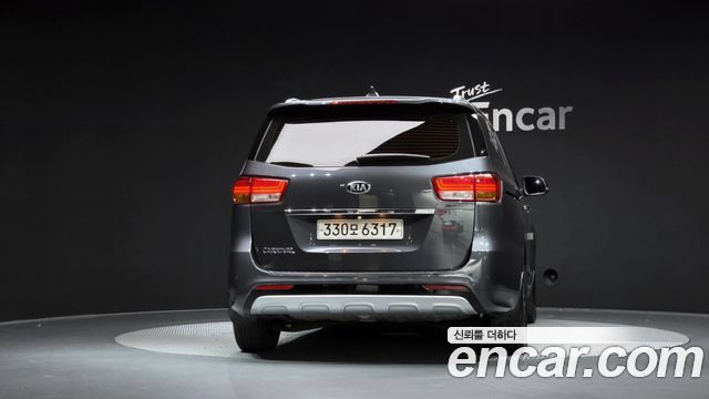 Kia Carnival 9-seater Luxury — пробег 127 174 км — фото 4 из 5