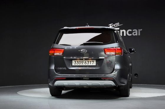 Kia Carnival 9-seater Luxury — пробег 127 174 км — фото 4 из 5