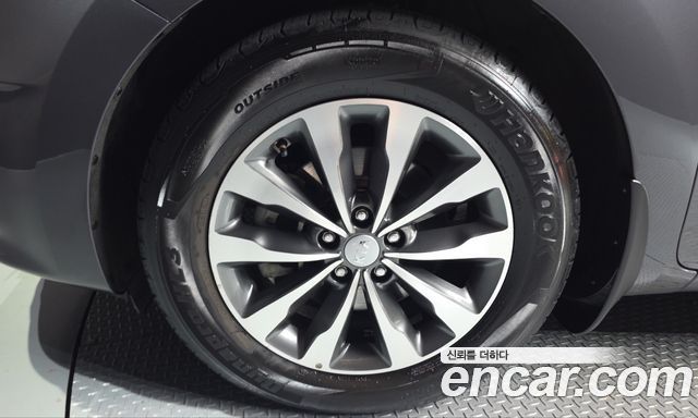 Kia Carnival 9-seater Luxury — пробег 127 174 км — фото 5 из 5