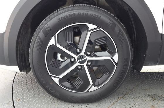 Kia Niro Prestige — пробег 63 243 км — фото 5 из 5