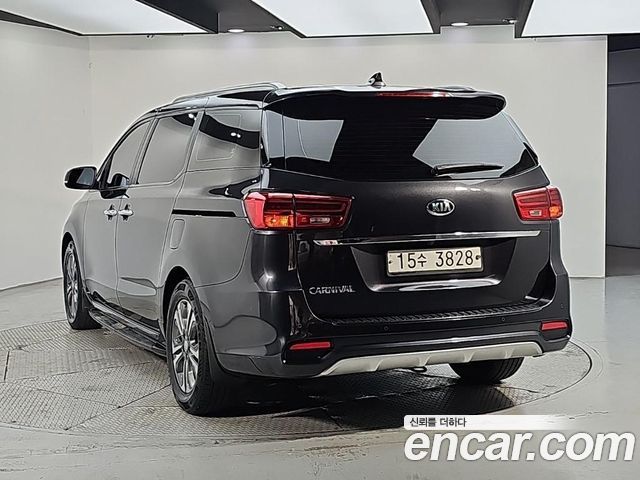 Kia Carnival 9-Seater Luxury — пробег 137 000 км — фото 3 из 5