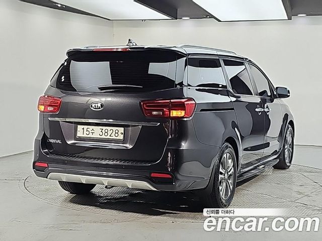 Kia Carnival 9-Seater Luxury — пробег 137 000 км — фото 4 из 5