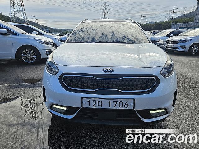 Kia Niro Prestige — пробег 167 846 км — фото 1 из 5