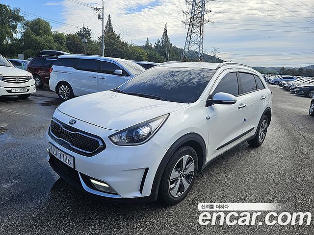 Kia Niro Prestige — пробег 167 846 км — фото 2 из 5