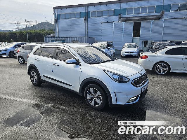 Kia Niro Prestige — пробег 167 846 км — фото 3 из 5