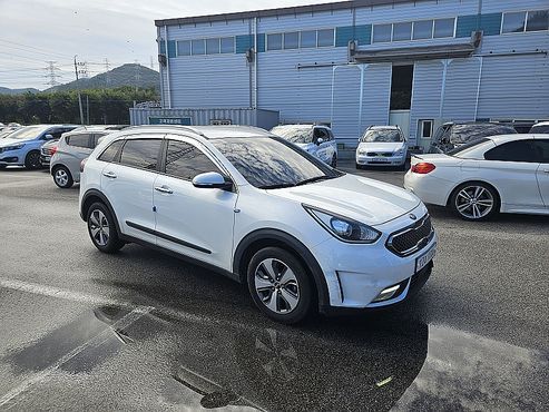 Kia Niro Prestige — пробег 167 846 км — фото 3 из 5