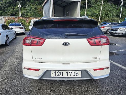 Kia Niro Prestige — пробег 167 846 км — фото 4 из 5