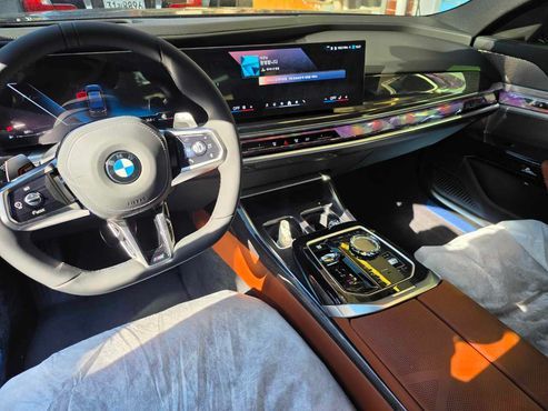 BMW 7-Series 740d xDrive M Sport — пробег 40 км — фото 2 из 5