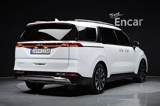 Kia Carnival Gasoline 7-Seater Signature — пробег 42 315 км — фото 2 из 5
