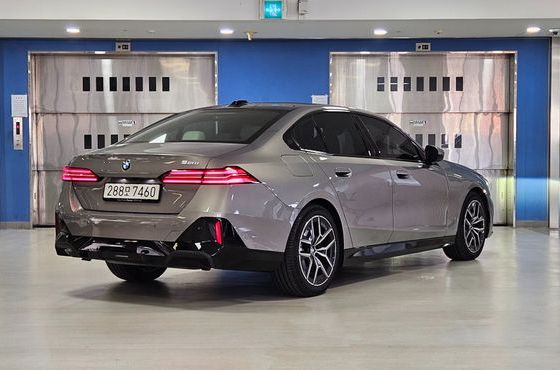 BMW 5-Series 520i M Sport — пробег 4 150 км — фото 2 из 5