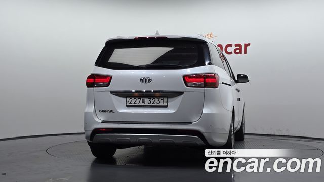 Kia Carnival из Кореи Encar