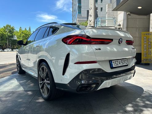 BMW X6 M50i — пробег 15 300 км — фото 2 из 5