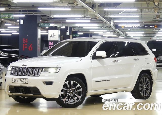 Jeep Cherokee 3.0 Diesel Overland WK2 — пробег 99 324 км — фото 2 из 5