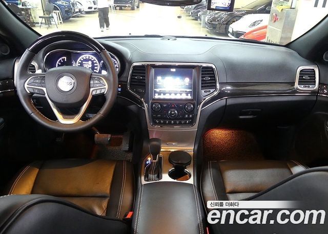 Jeep Cherokee 3.0 Diesel Overland WK2 — пробег 99 324 км — фото 4 из 5