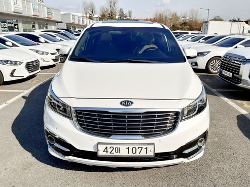 Kia Carnival 9-seater Prestige — пробег 180 000 км — фото 2 из 5