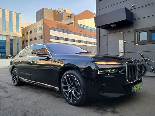 BMW 7-Series 740i xDrive M Sport Limited — пробег 1 735 км — фото 3 из 5
