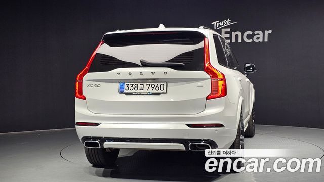 Volvo XC90 T8 R-Design Hybrid — пробег 83 737 км — фото 4 из 5