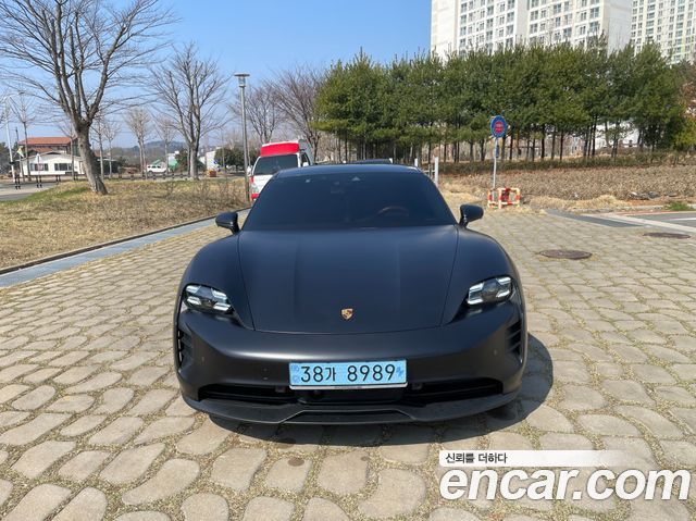 Porsche Taycan GTS — пробег 37 500 км — фото 1 из 5