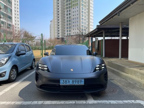 Porsche Taycan GTS — пробег 37 500 км — фото 2 из 5
