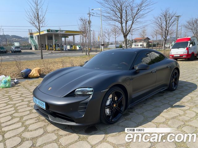 Porsche Taycan GTS — пробег 37 500 км — фото 3 из 5