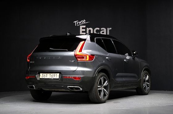 Volvo XC40 T4 R-Design — пробег 127 235 км — фото 2 из 5