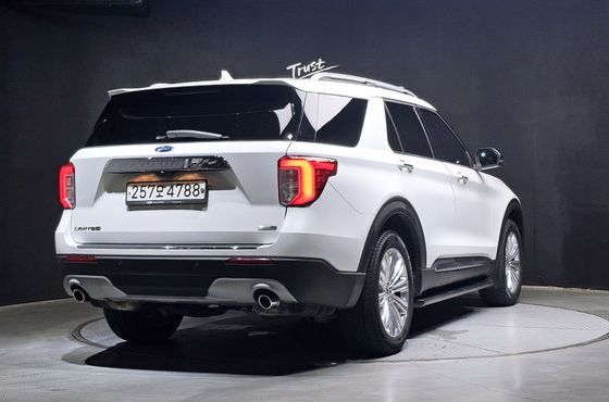 Ford Explorer 2.3 LimIted 4WD — пробег 34 648 км — фото 2 из 5
