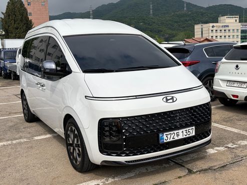 Hyundai Staria 4WD Lounge 9-Seater Limousine — пробег 1 666 км — фото 3 из 5